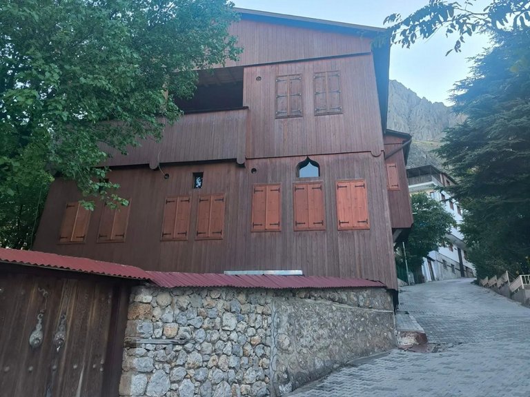 Historical Old Houses and Perfect Nature. Kemaliye - Erzincan