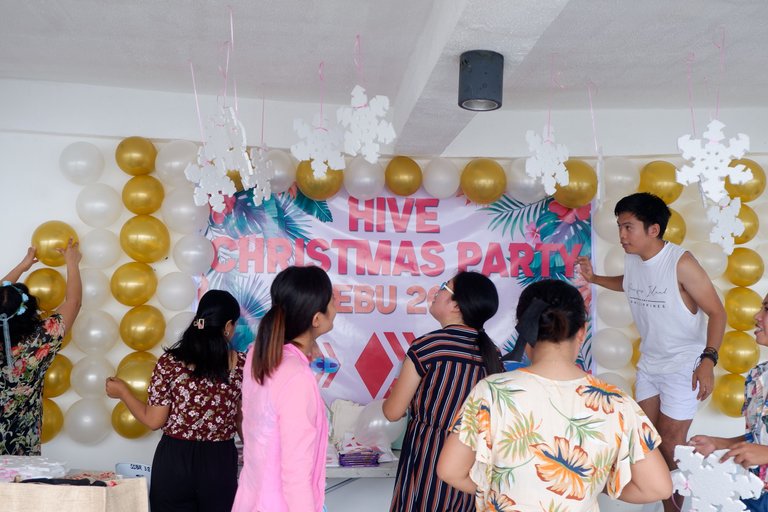 hivecebuxmas26.JPG