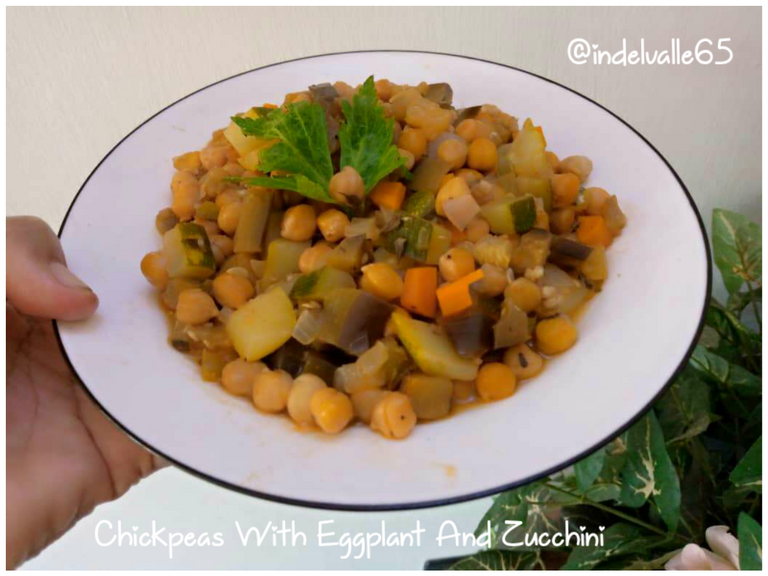 Delicious chickpeas with eggplant and zucchini.[Esp-Eng]