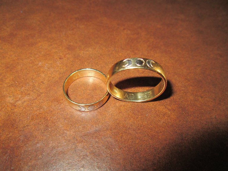 Unique golden wedding rings.