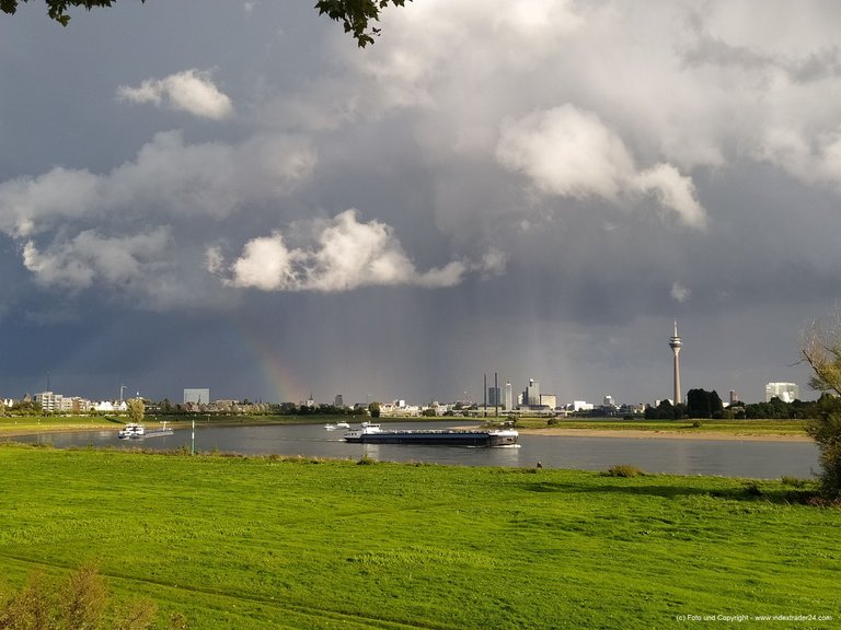 IMG_20210929_170322 Skyline Düsseldorf Zoom.jpg