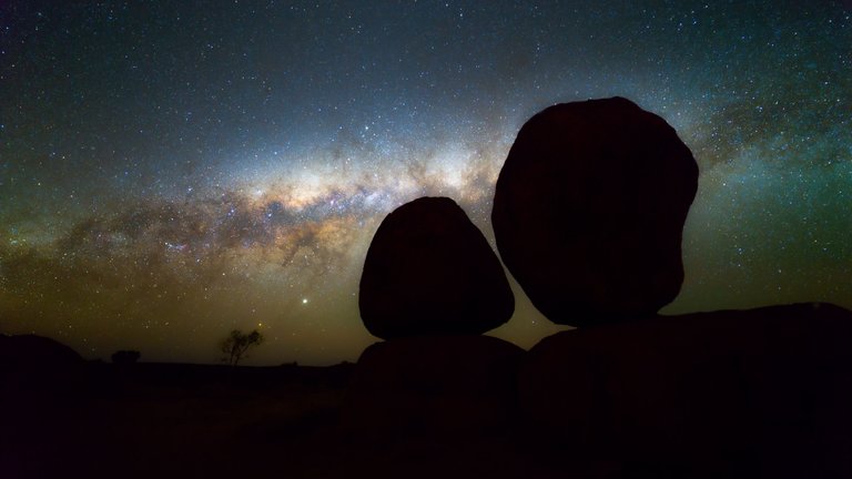 Devils Marbles Milky Way.jpg