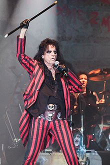 220px-Alice_Cooper_Live_in_London_2012-10-28.jpg