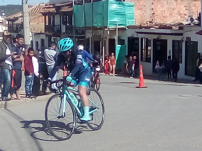 parque, ciclistas, flores, payasos, muñecos, militares, sombra, 028.jpg