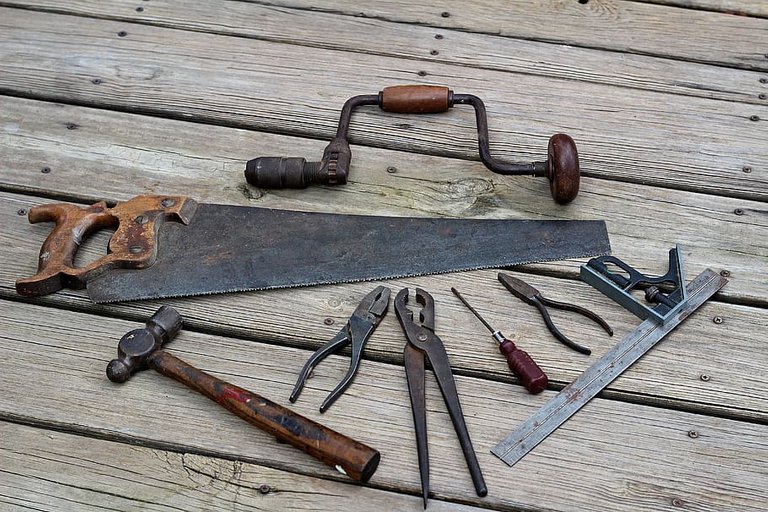 tool-set-saw-hammer-wood.jpg