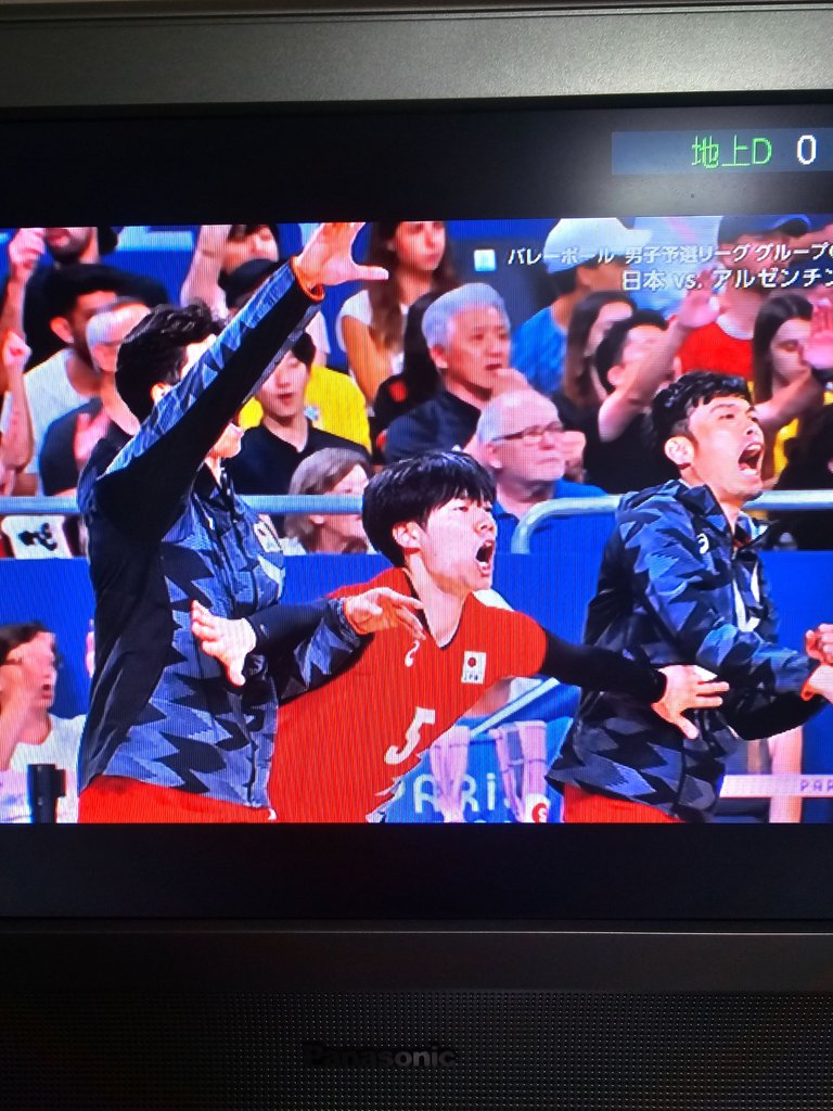 players on the benches with the loudest cheers every points earned