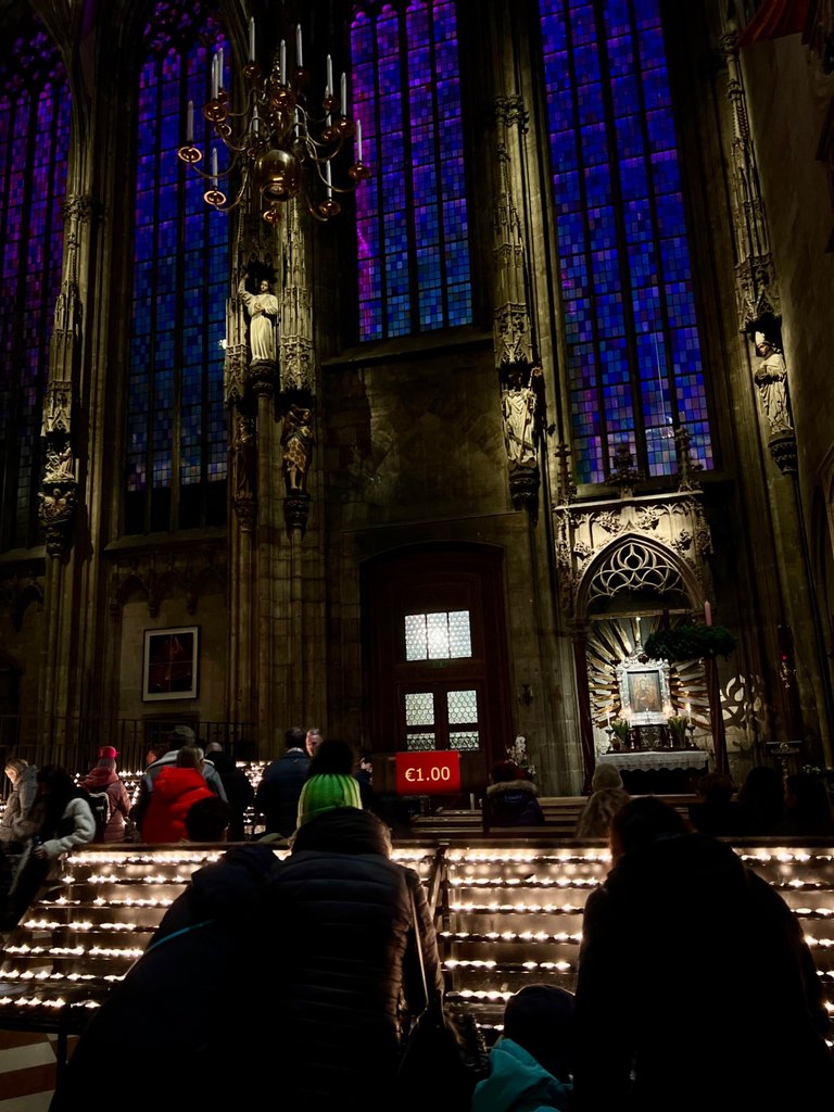 1€ / Light at St. Stephen's Cathedral, Vienna, Austria, December 2023