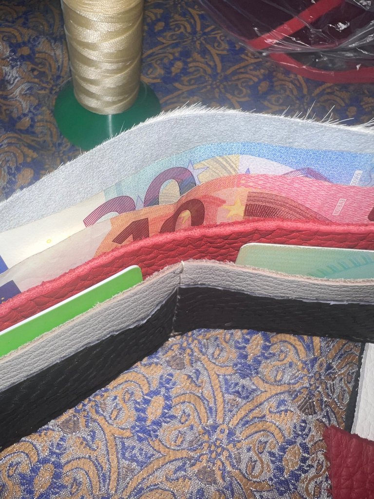 Testing With cards & Banknotes after the main stitch of the pockets.