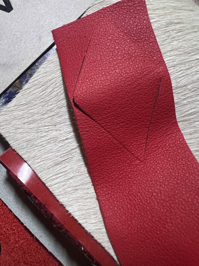 Cutting the shape of the closing system