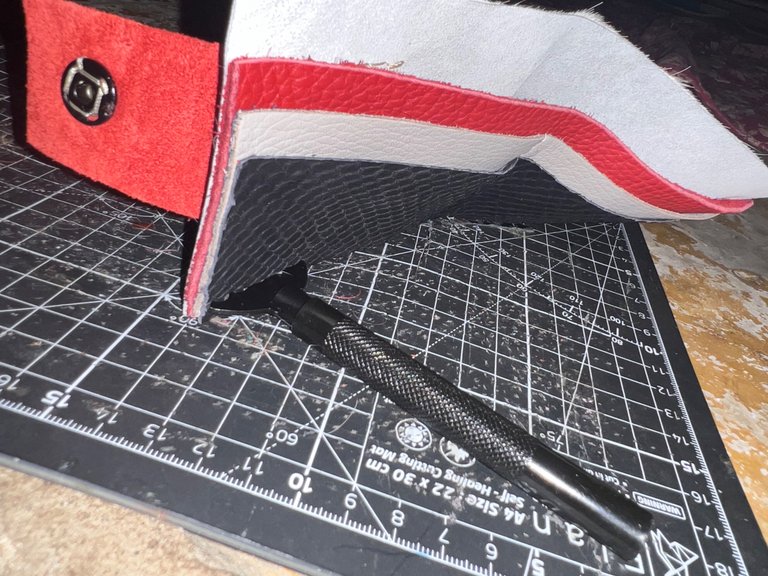 Making the holes of the edge of the Hive Wallet in order to have all the pieces togeher