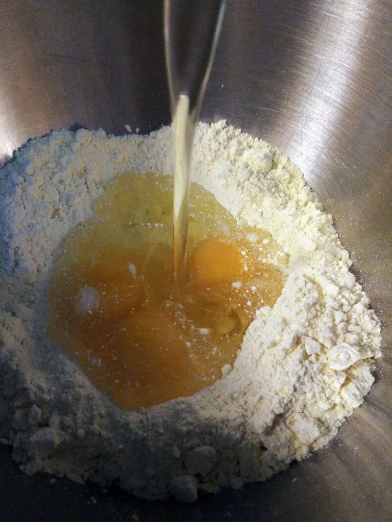 cake pouring in oil on eggs still photot.jpg