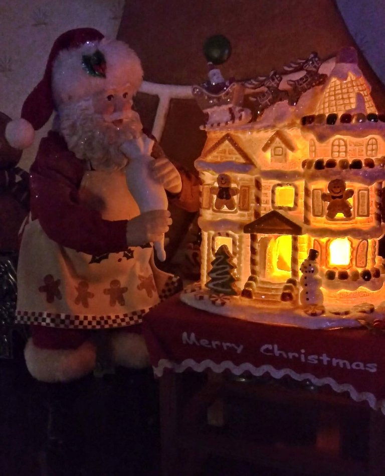 santa gingerbread house.jpg