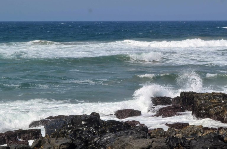 08 - Surf on the rocks.jpg