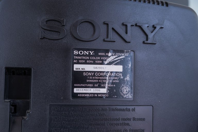 Sony-Trinitron-20inch-LR-08067.jpg