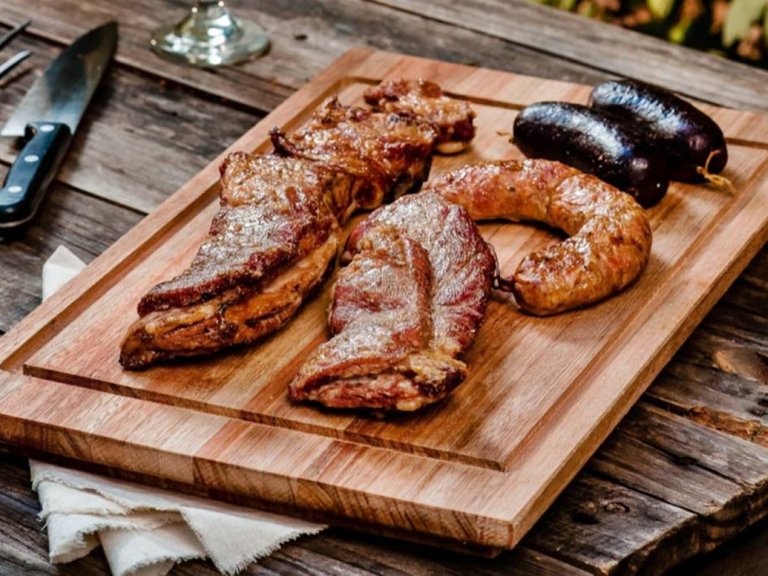 asado servido en tabla.jpg