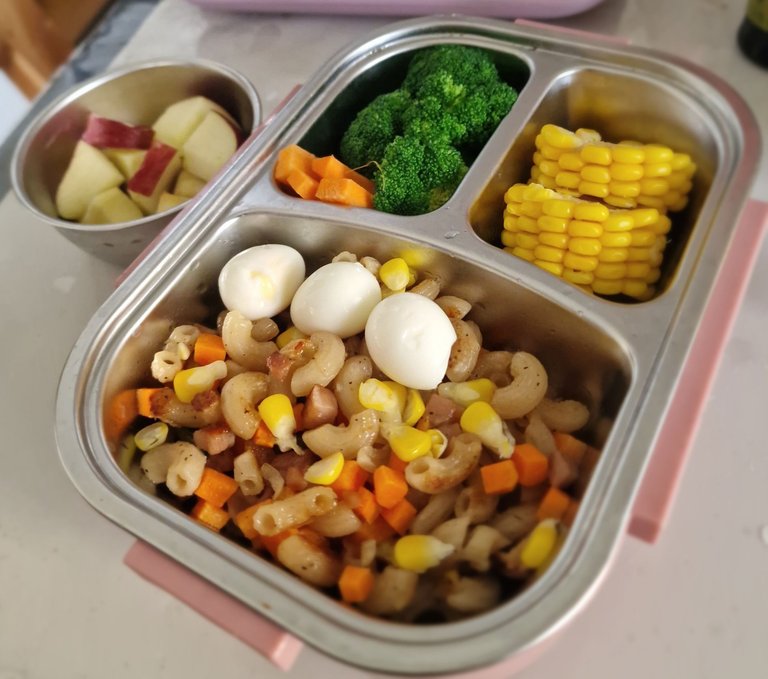 Lunchbox-3.jpg