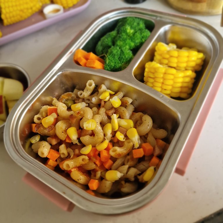 Lunchbox-1.jpg