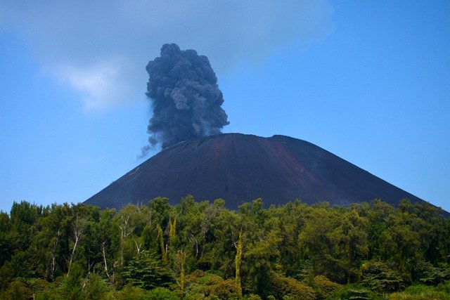 volcano-6001245_640.jpg