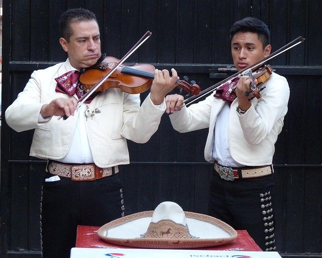 mariachis-579814_640.jpg