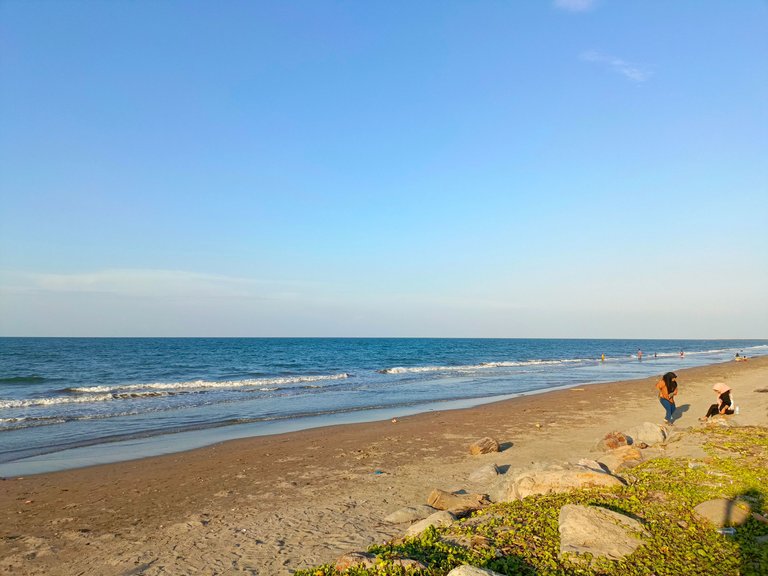 The beauty of the beach always makes us feel comfortable