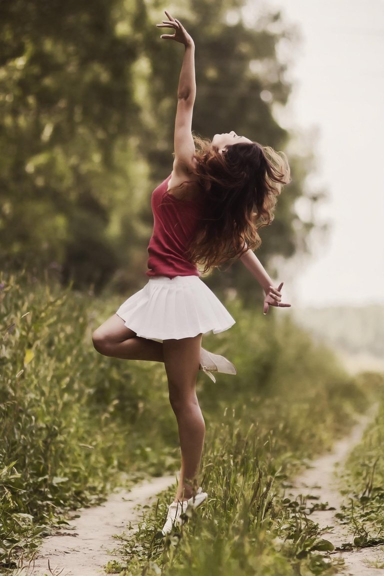 girl-1258727_1920.jpg
