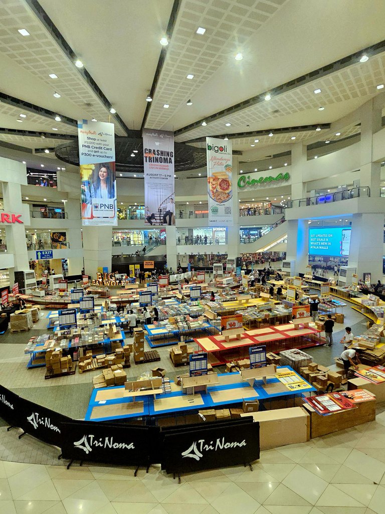 trinoma110.jpg