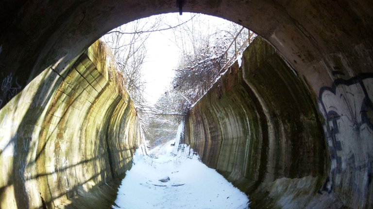 ýhled z portálu vodního tunelu.jpg