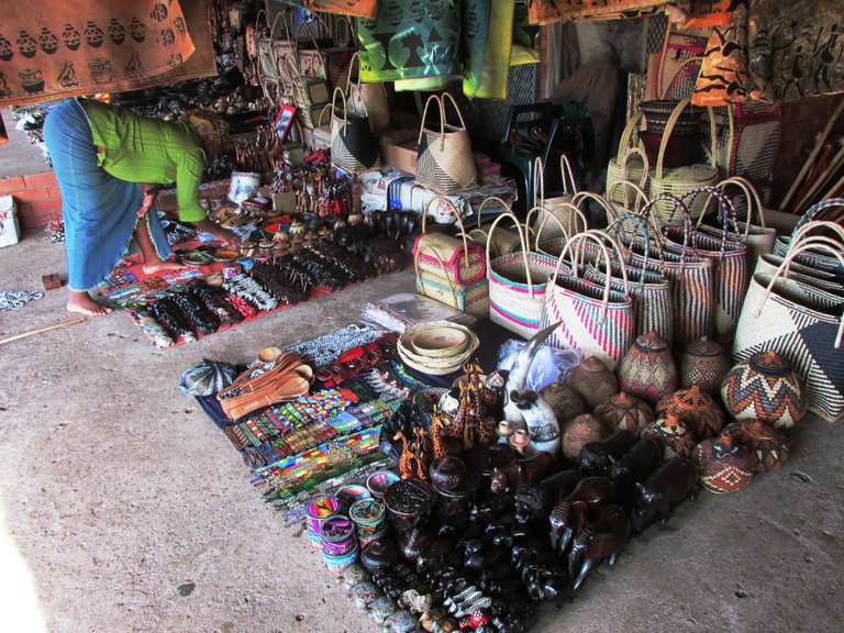 0240StLucia Vendors.JPG