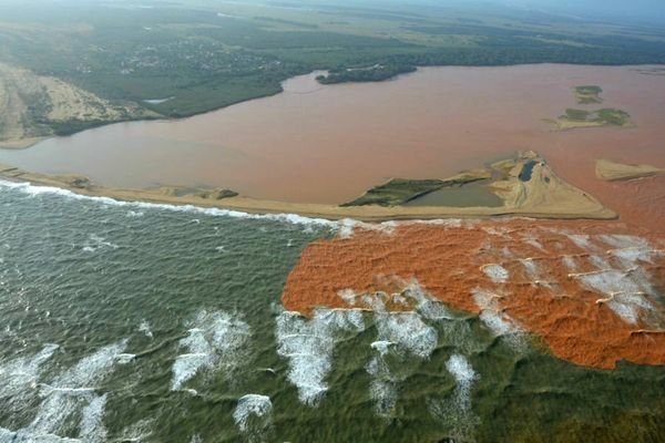 lama-do-rio-doce-se-encontra-com-o-mar-em-regencia-linhares-174698-article.jpg