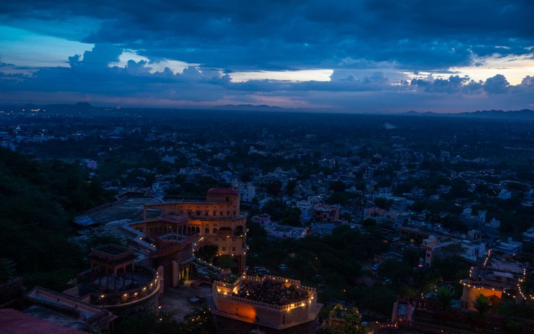 Ciudad_noche_baja.jpg