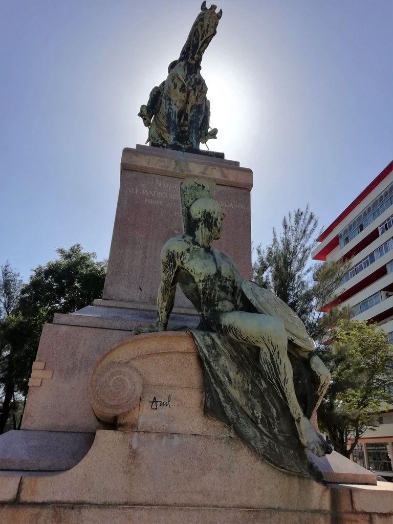 Si Monumento.jpg