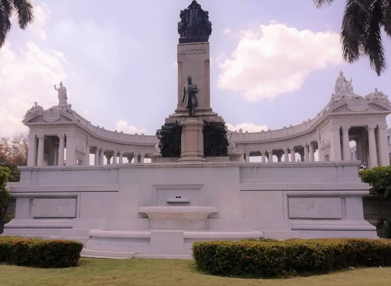 Si Monumento Cover2.jpg