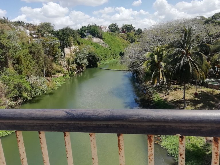 Si Puente rio abajo.jpg