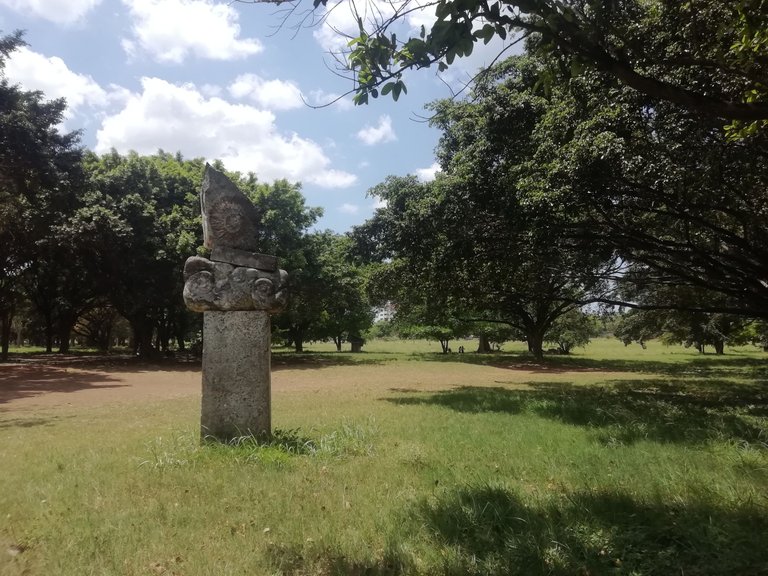 Si Estatua Piedra.jpg