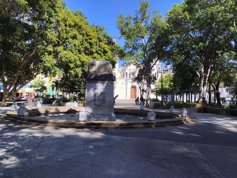 plaza6.jpg