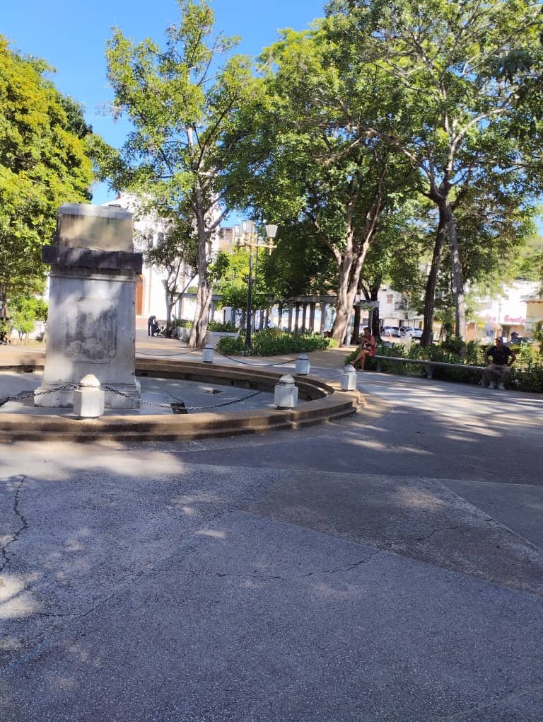 plaza4.jpg