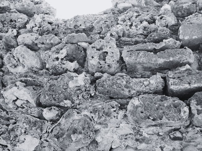 Piedra castillo 3 byn.jpg