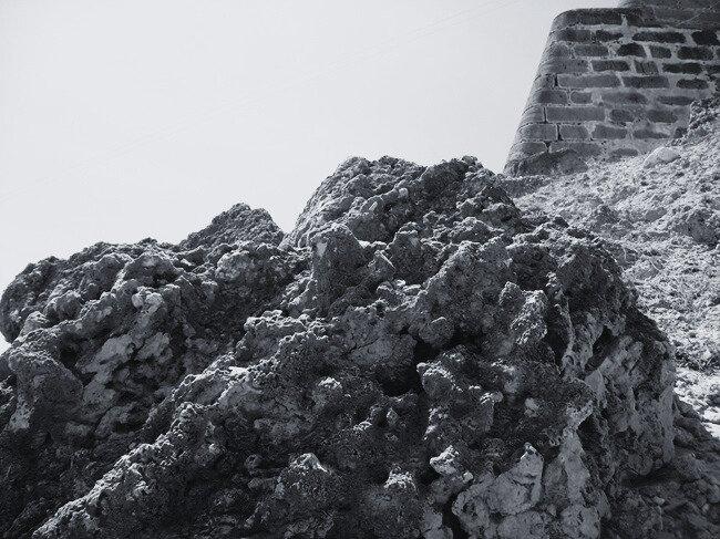 Piedra castillo 2 byn.jpg