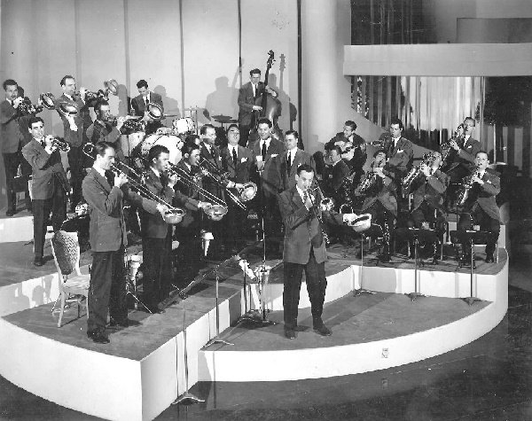 Glenn Miller y su orquesta.jpg