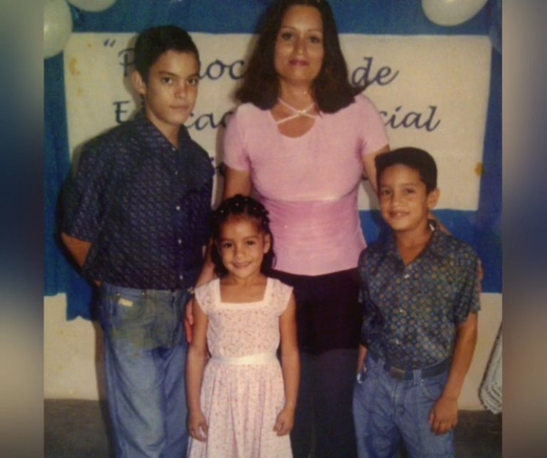 De izquierda a derecha: ▶️ Yo, Sina, mi mamá y Ran || Left to right: ▶️ Me, Sina, my mom and Ran