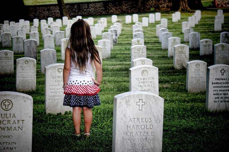 cemetery-g10675739f_1920.jpg