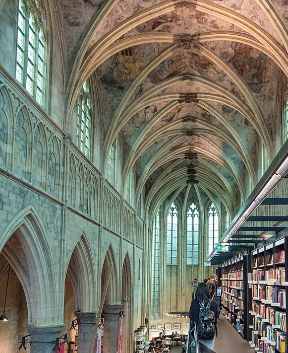 600px-Boekhandel_Dominicanen_Kerk_(27767646509).jpg