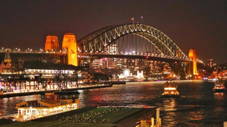Sydney Harbor Bridge at night.jpg