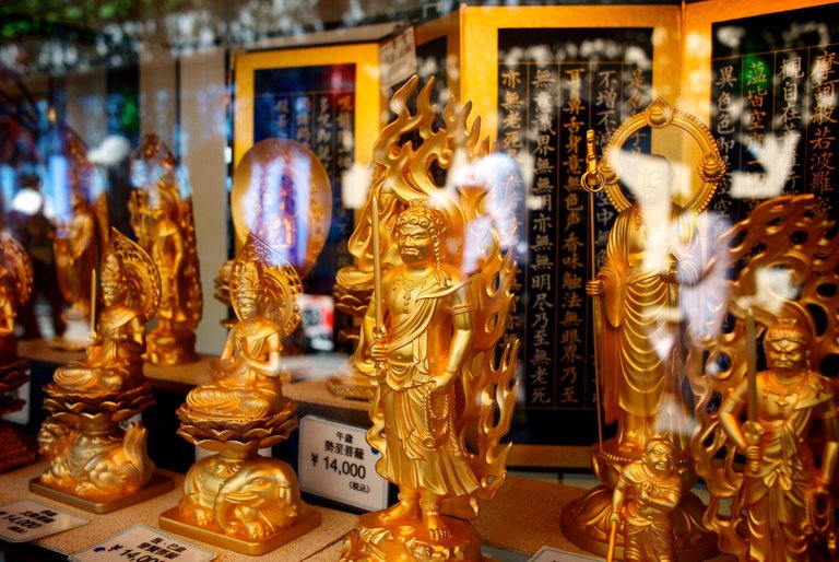 golden_statue.jpg
