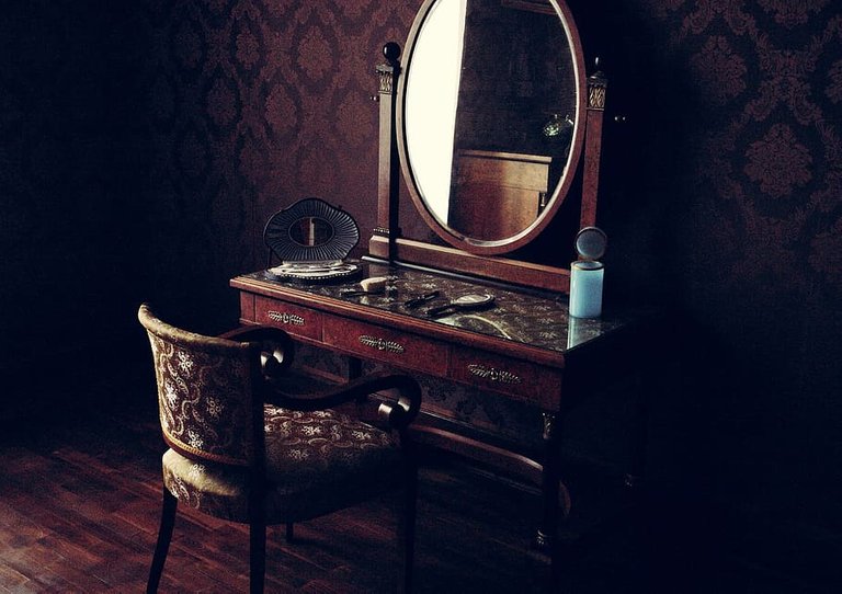 PxFuel-old-room-mirror-interior-vintage.jpg