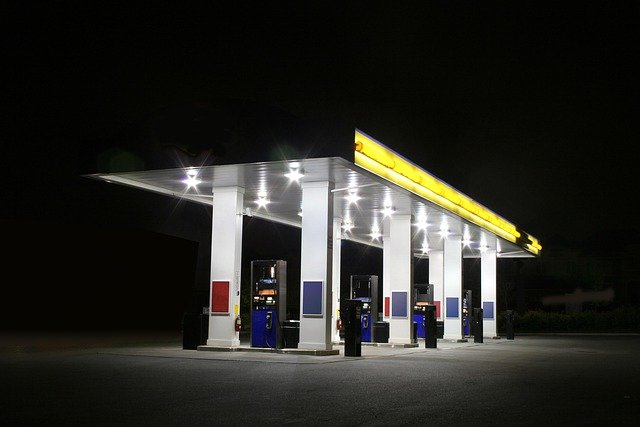 Pixabay-chapay-gas-station-2665795_640.jpg