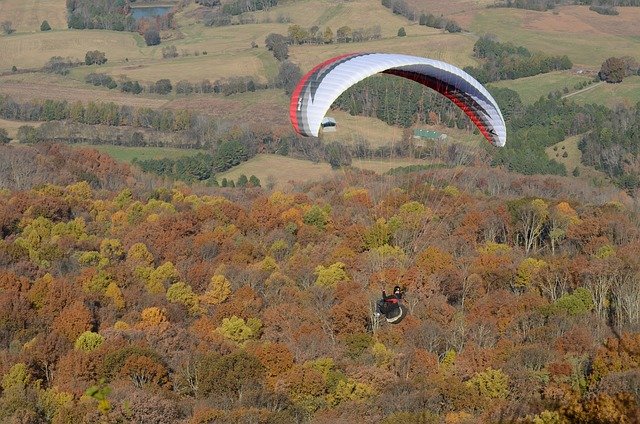 Pixabay-barryrjonesjr-paragliding-281688_640.jpg