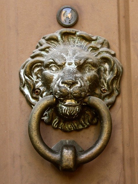Pixabay-nightowl-door-knocker-gc4d1c2f9a_640.jpg
