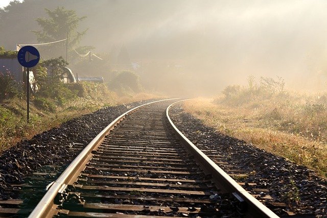 Pixabay-KIMDAEJEUNG-railroad-3317314_640.jpg