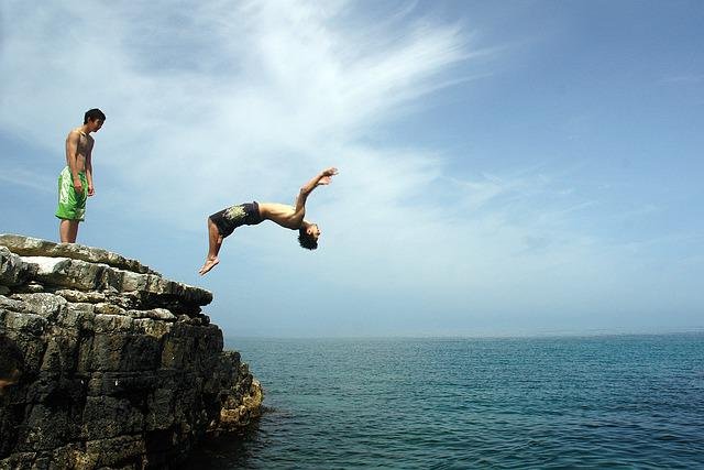 Pixabay-cimentasarim-cliff-diving-gbb5f9125b_640.jpg